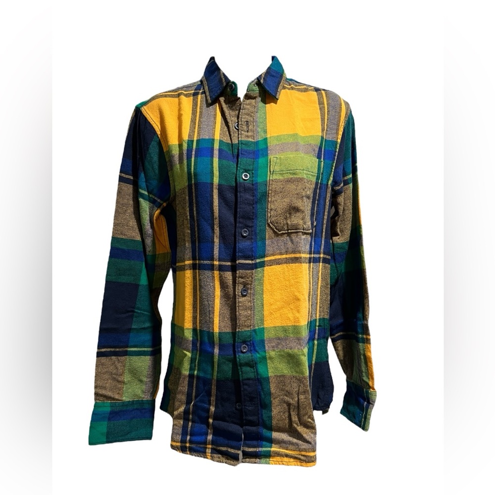 NWOT Abound Plaid Button Down Shirt. Long sleeves with button cuffs.
